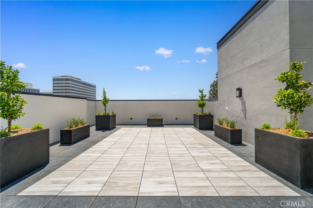 150 S Oak Knoll Avenue 201