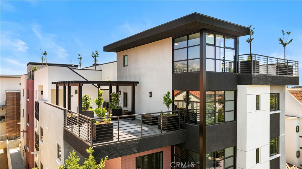 150 S Oak Knoll Avenue 201