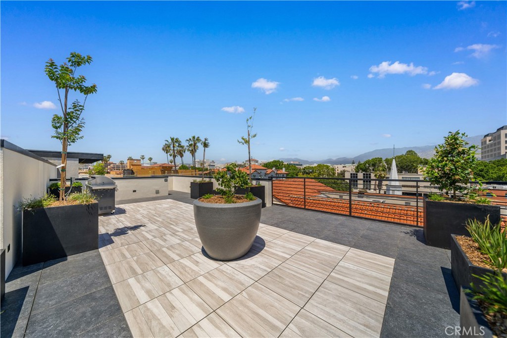 150 S Oak Knoll Avenue 201