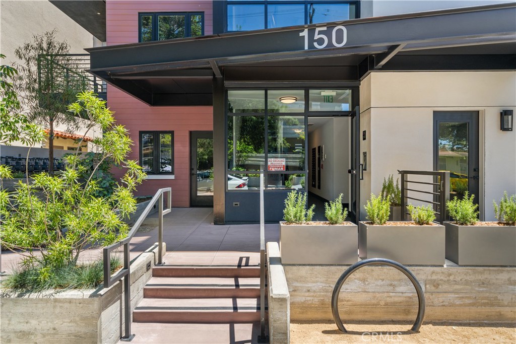 150 S Oak Knoll Avenue 201