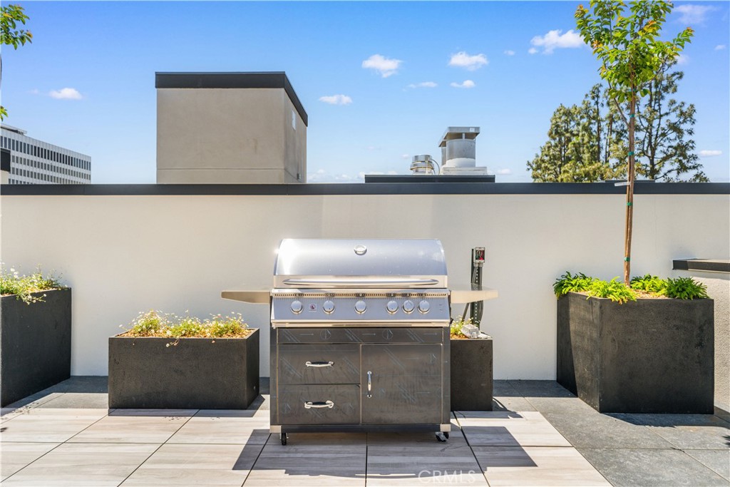 150 S Oak Knoll Avenue 201