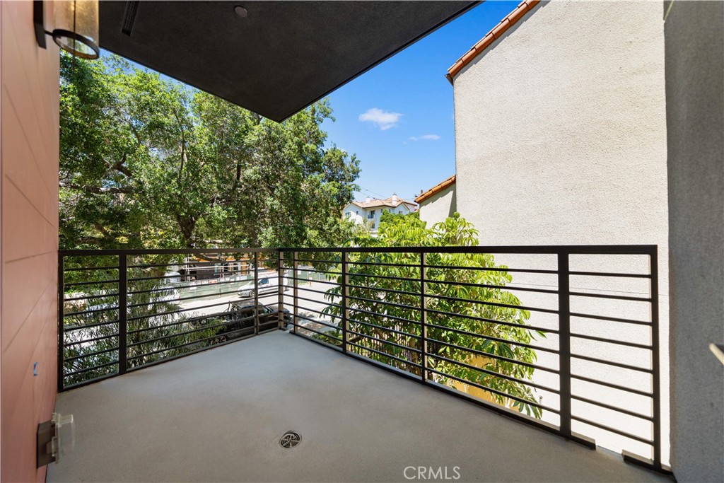 150 S Oak Knoll Avenue 201