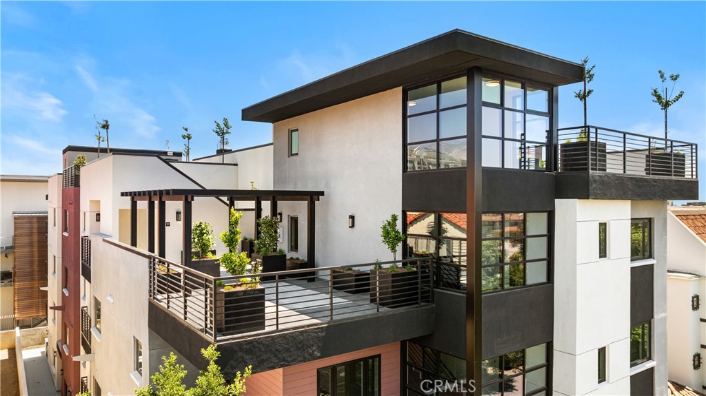 150 S Oak Knoll Avenue 201
