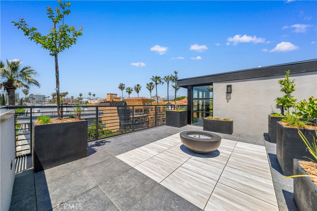 150 S Oak Knoll Avenue 201