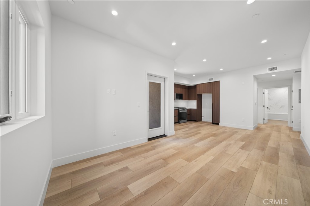 150 S Oak Knoll Avenue 201