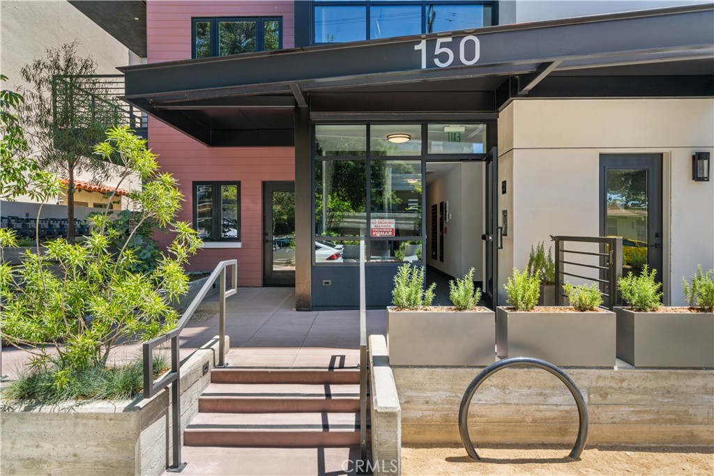 150 S Oak Knoll Avenue 201