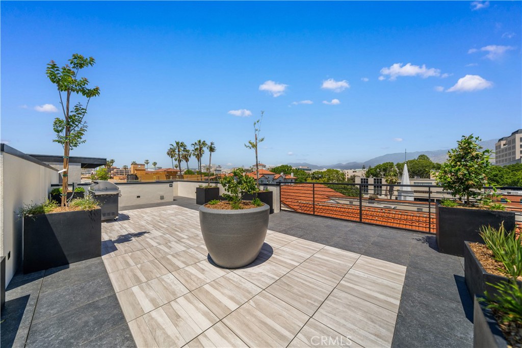 150 S Oak Knoll Avenue 201