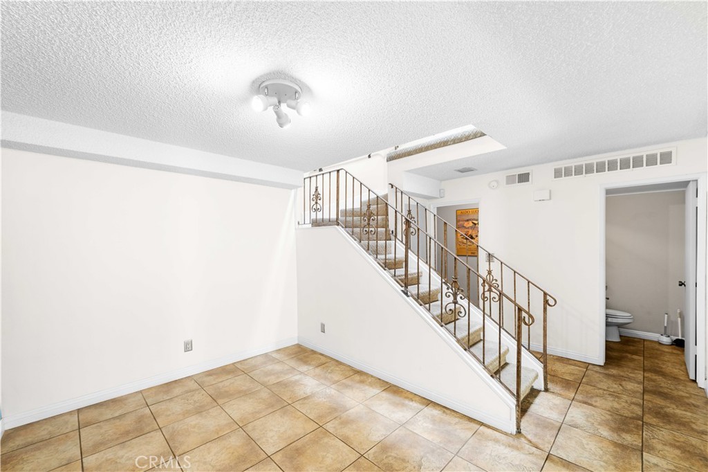 10126 Reseda Boulevard 121