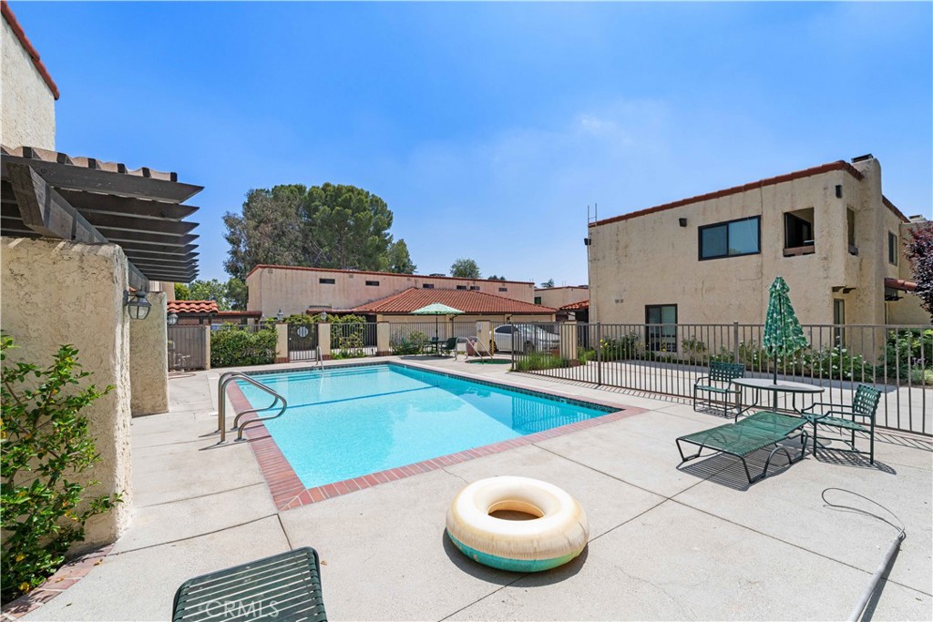 10126 Reseda Boulevard 121