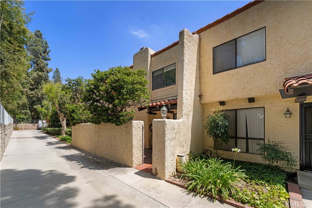 10126 Reseda Boulevard 121