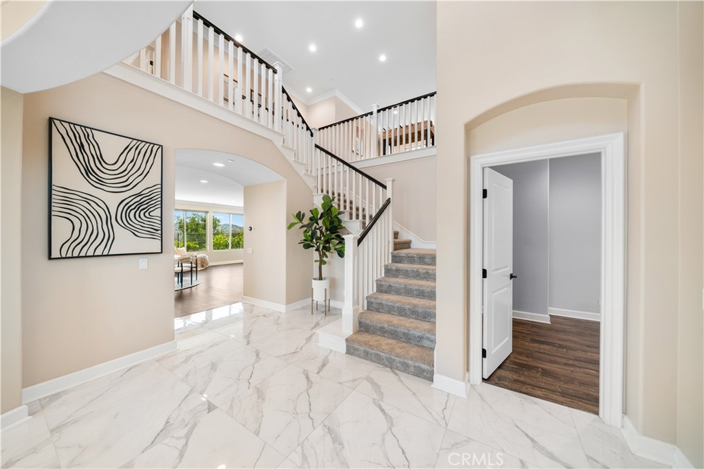 16389 Viewcrest Road