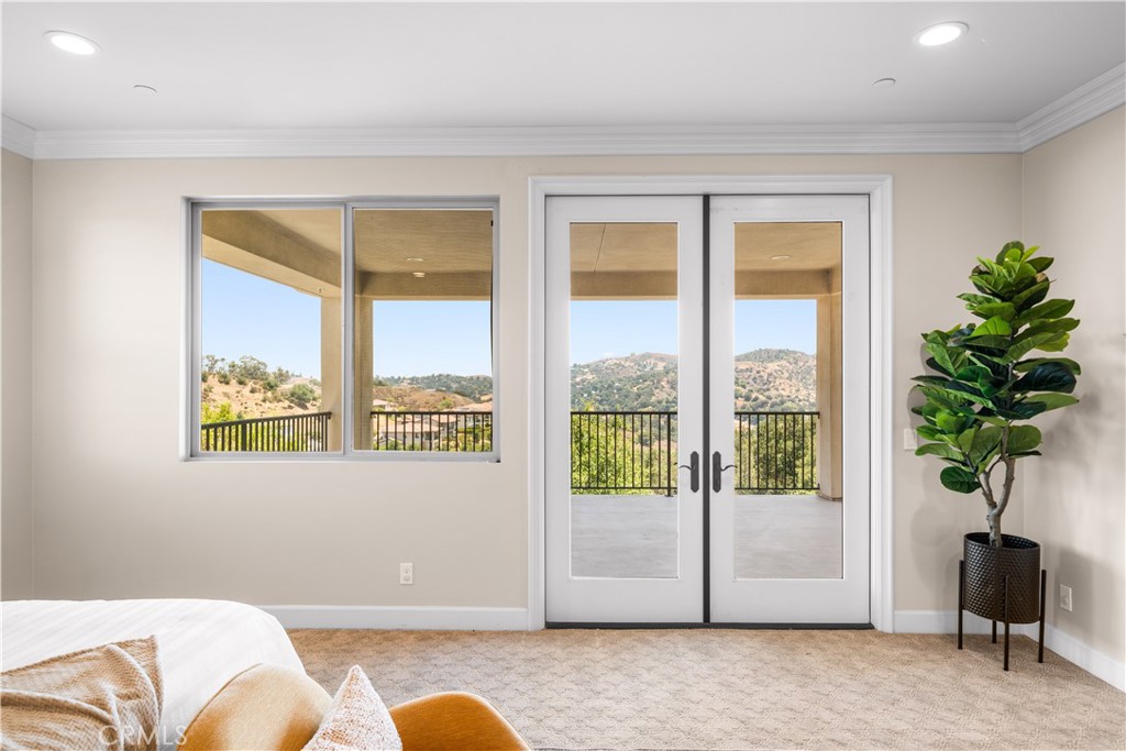 16389 Viewcrest Road