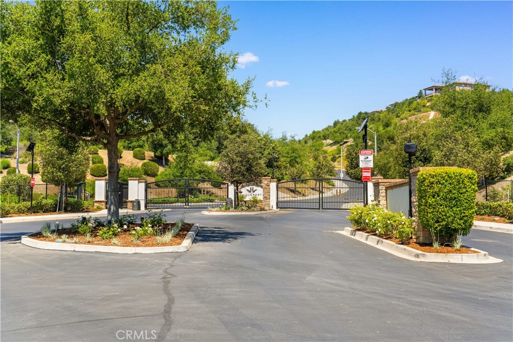 16389 Viewcrest Road