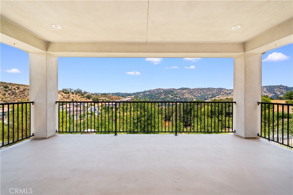 16389 Viewcrest Road