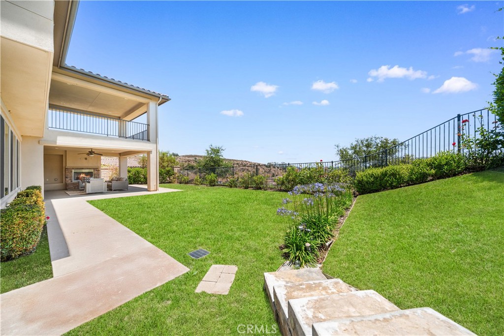 16389 Viewcrest Road