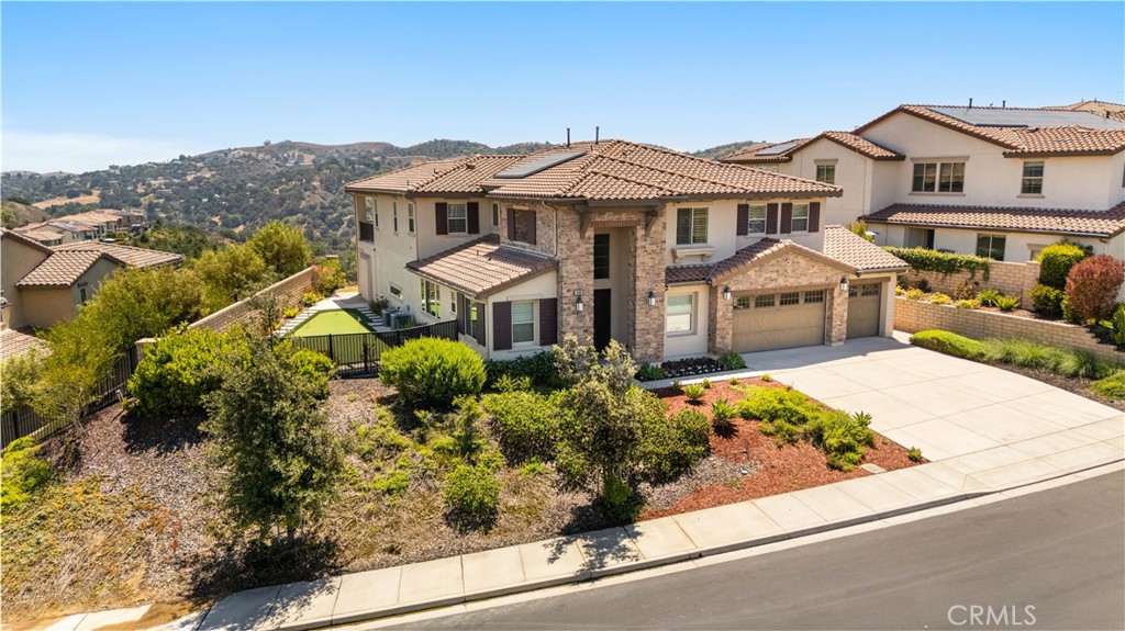 16389 Viewcrest Road