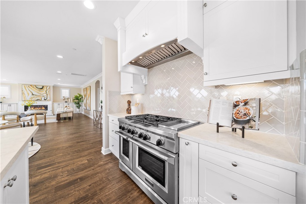 16389 Viewcrest Road