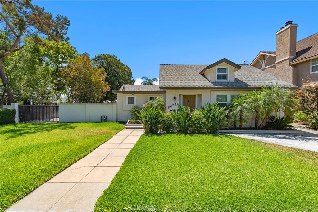 8420 E Hermosa Drive