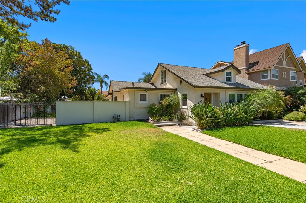 8420 E Hermosa Drive