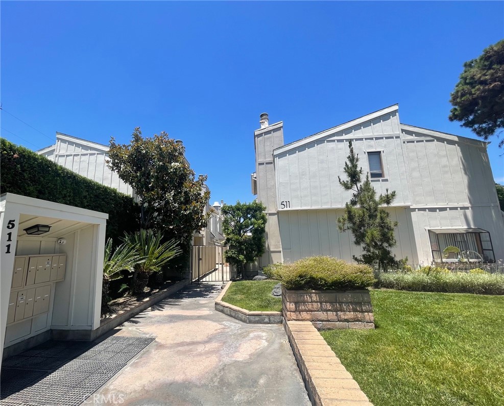 511 E Live Oak Avenue 11