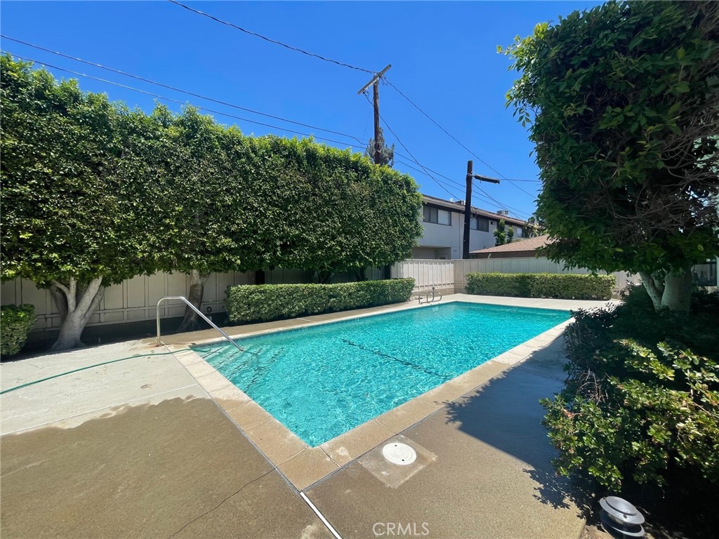 511 E Live Oak Avenue 11