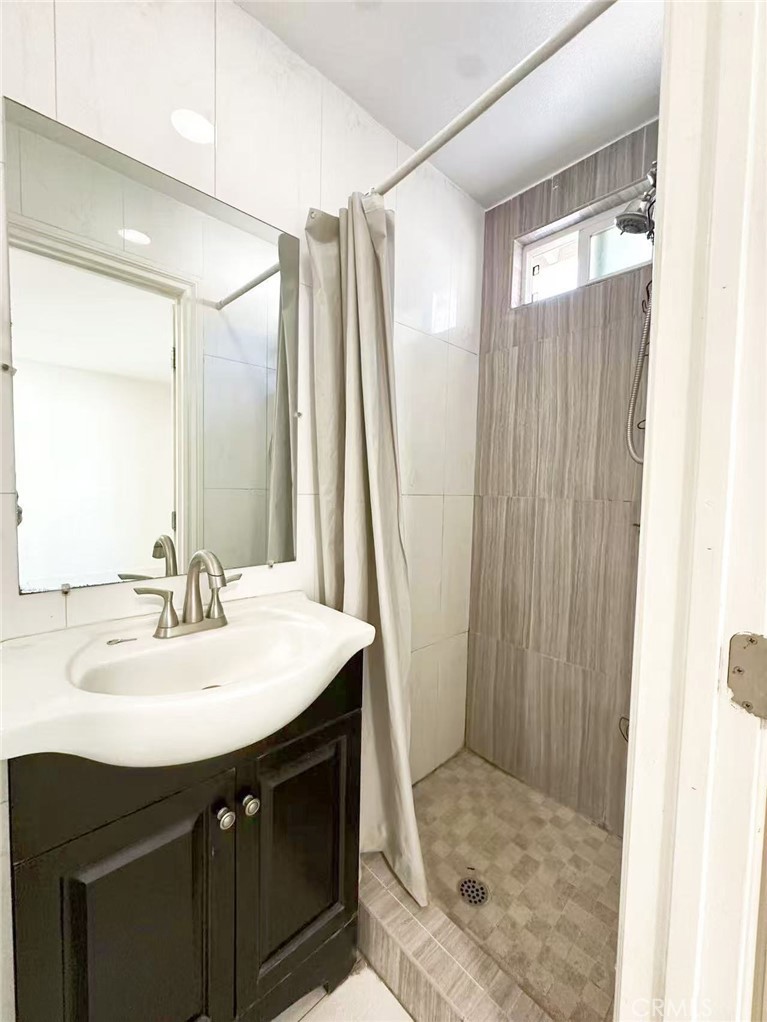 528 S Avington Avenue