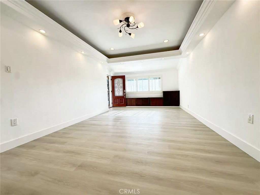 528 S Avington Avenue