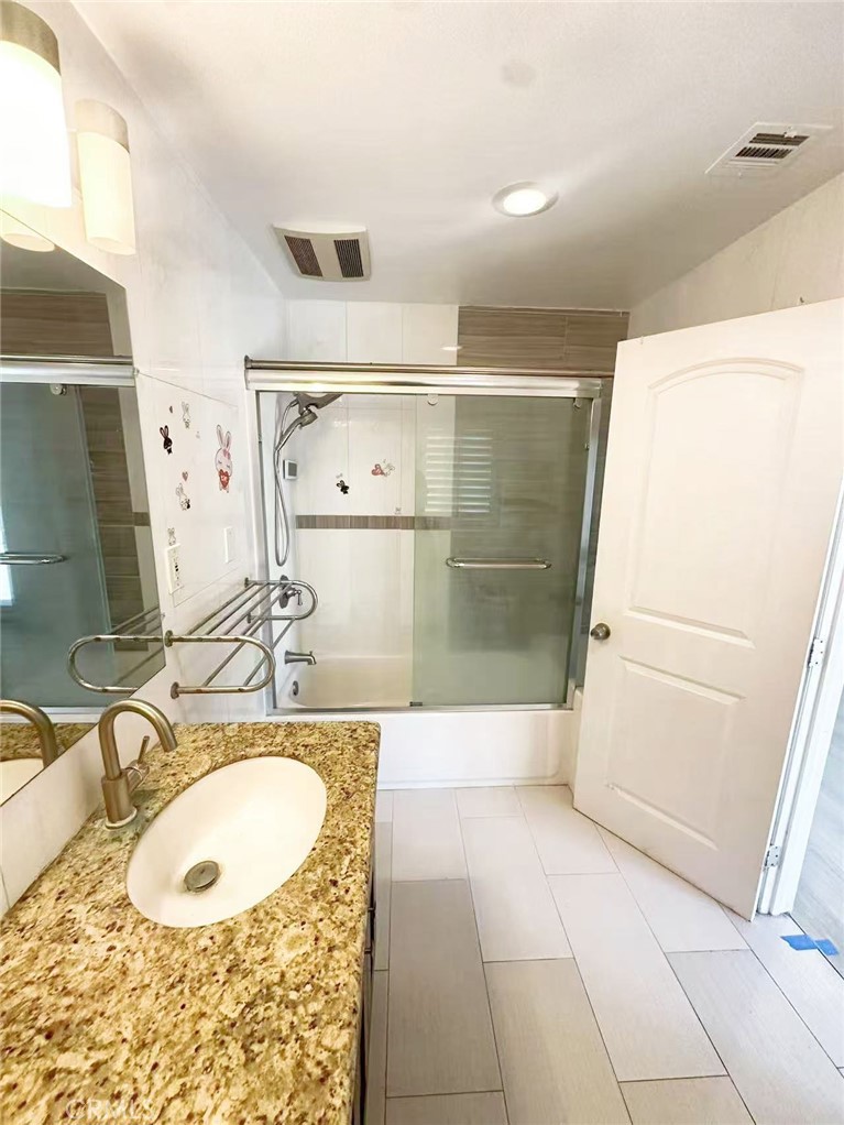 528 S Avington Avenue