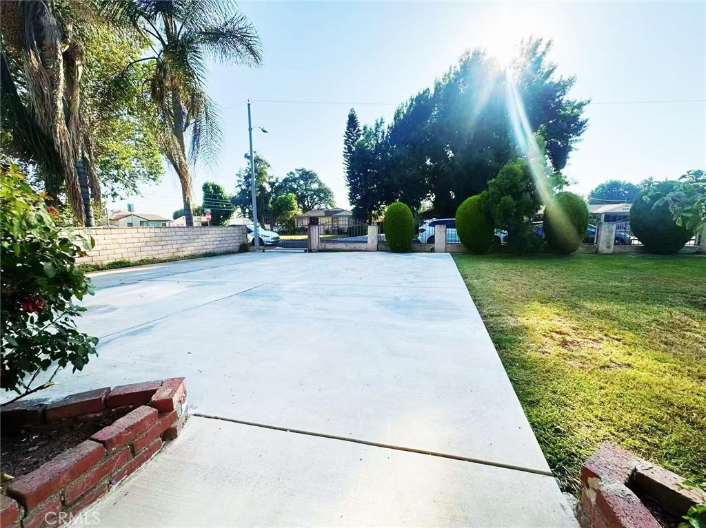 528 S Avington Avenue