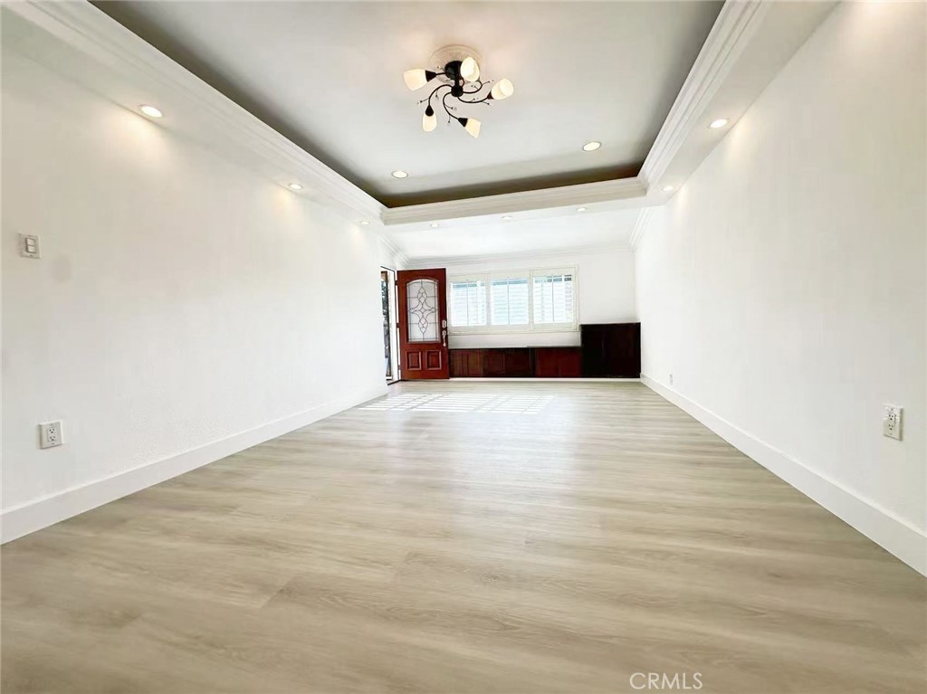 528 S Avington Avenue