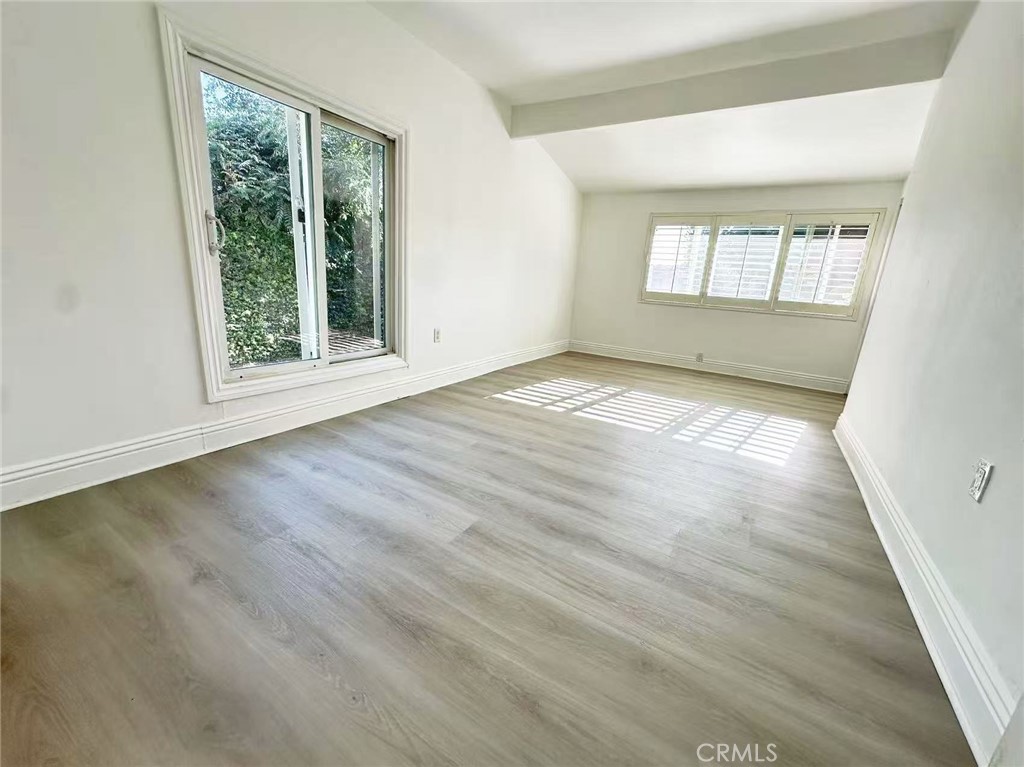 528 S Avington Avenue