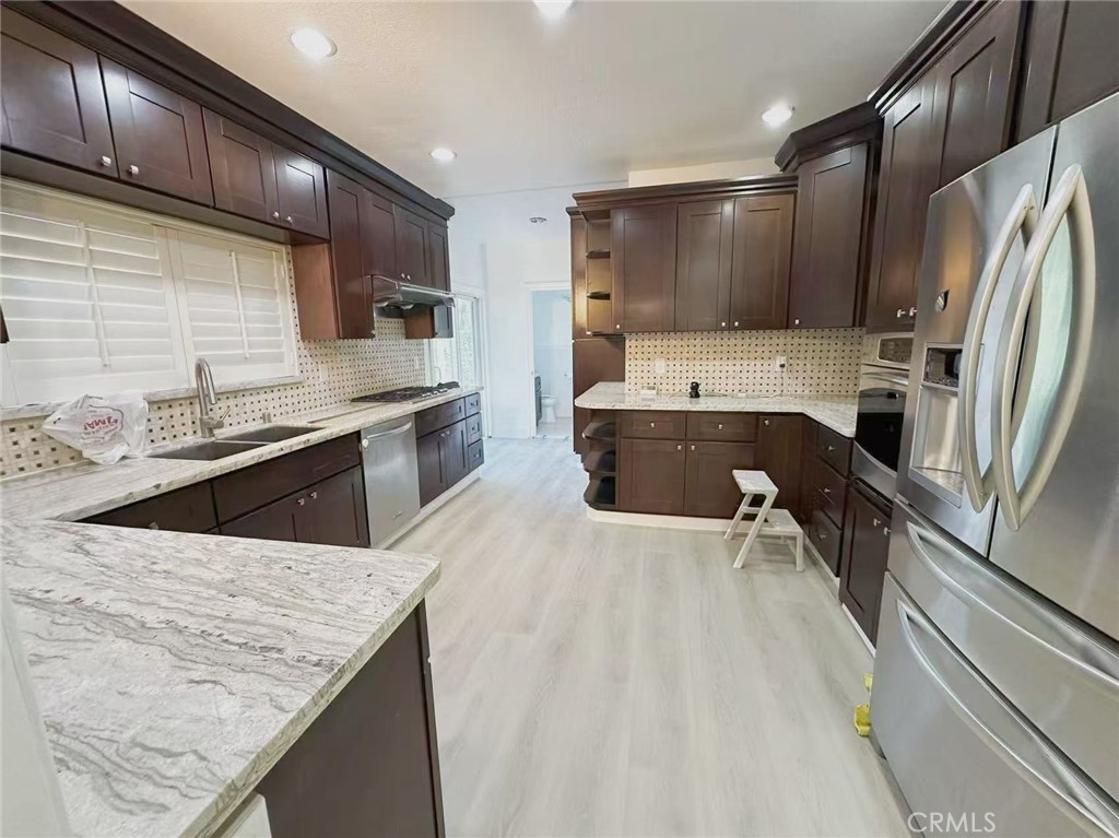 528 S Avington Avenue