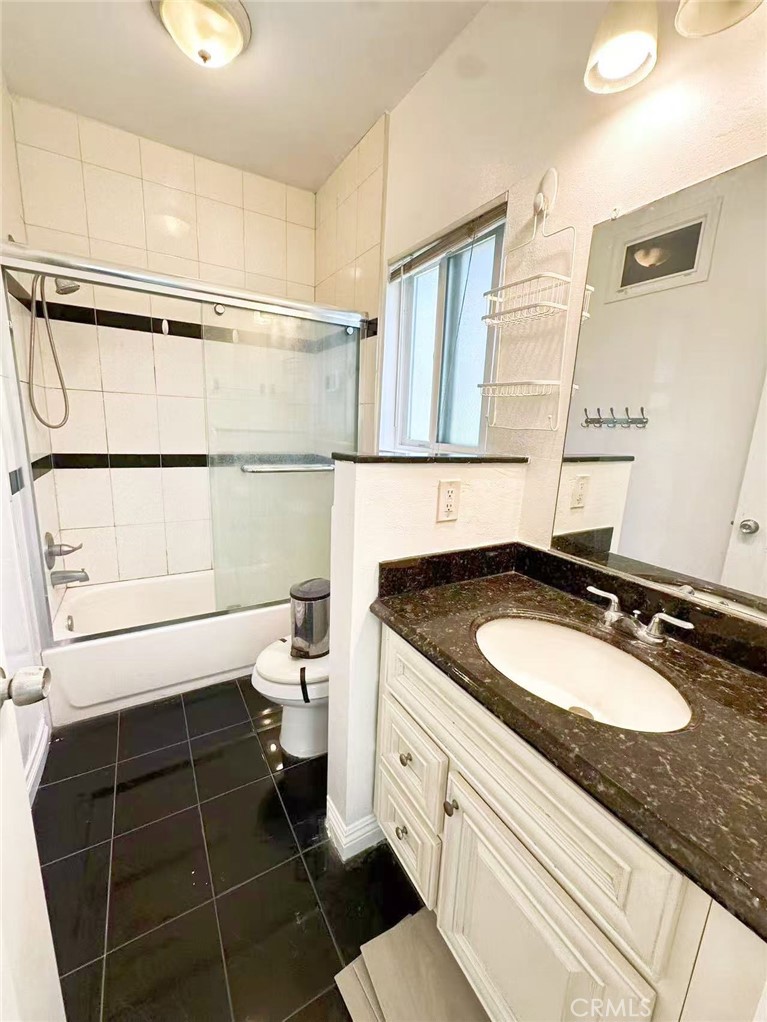 528 S Avington Avenue