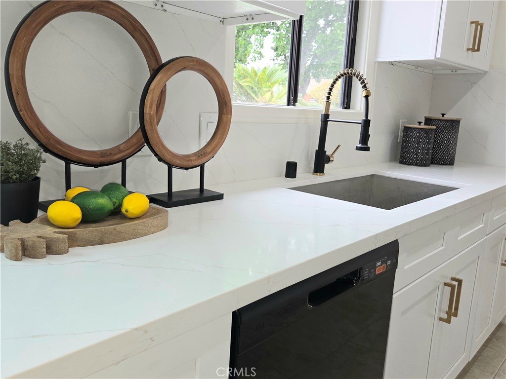 541 N Broadmoor Avenue