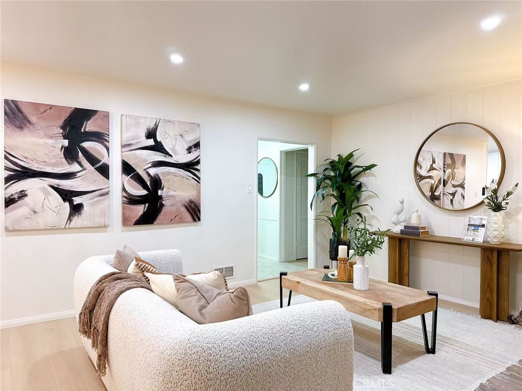 541 N Broadmoor Avenue