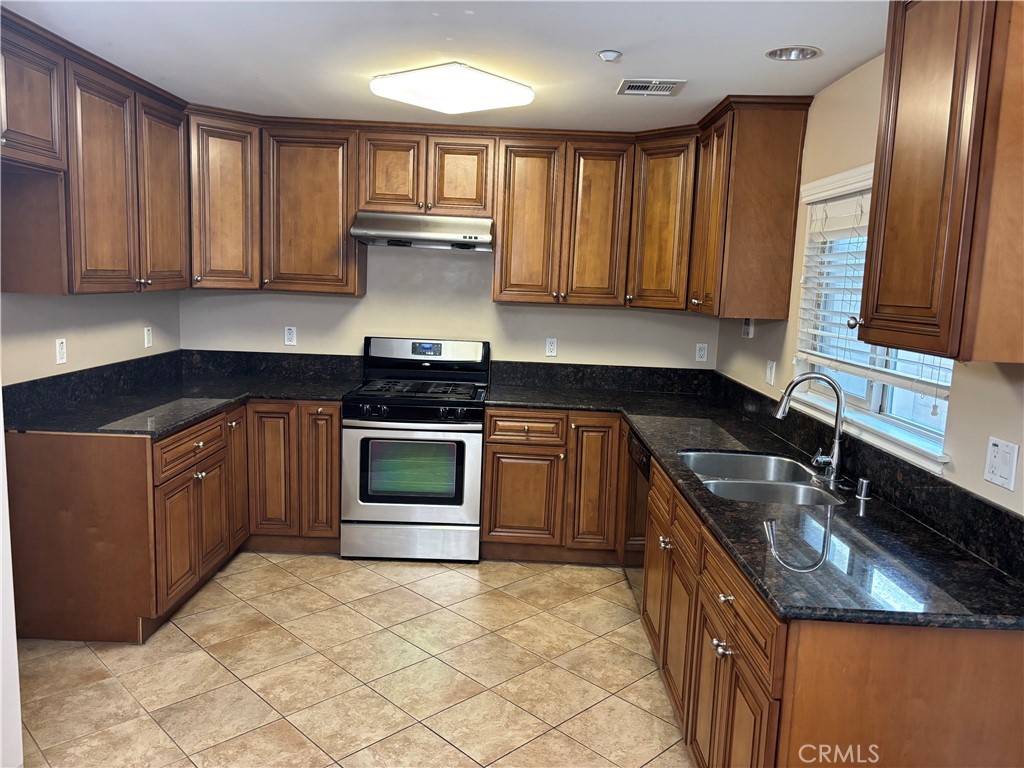 76 N Roosevelt Avenue 6