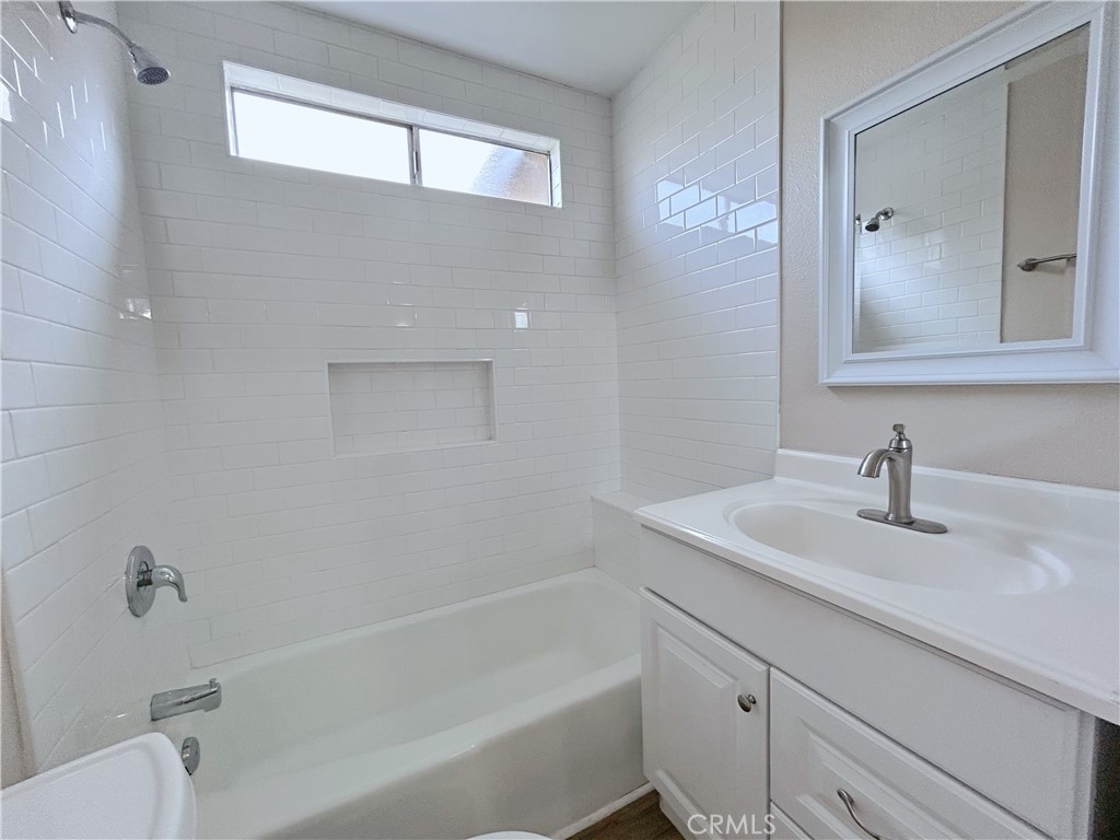 1125 E E st 2