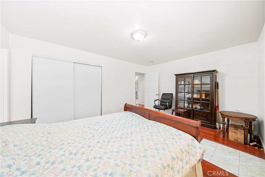 15921 Meadowside Street