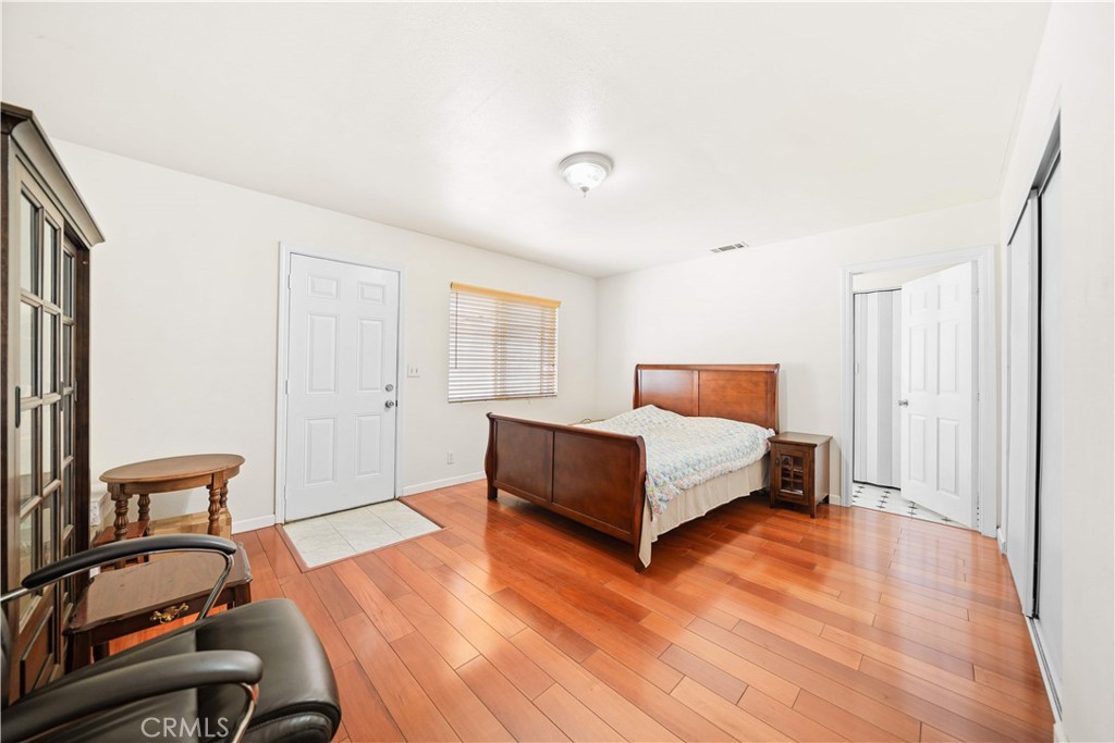 15921 Meadowside Street