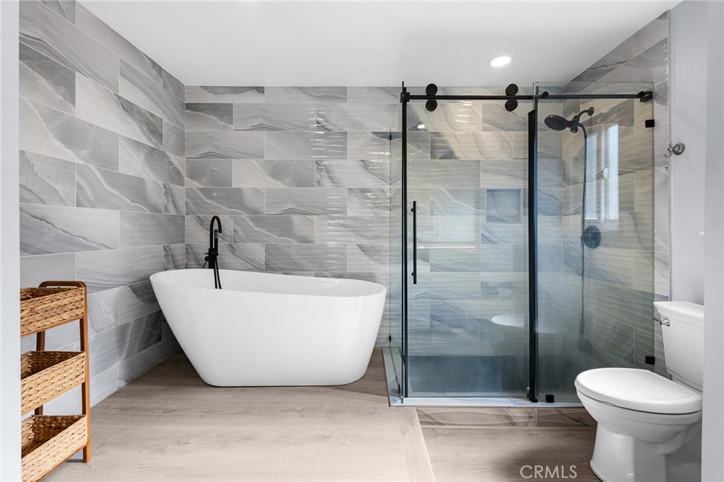 2718 S Sandpiper Avenue