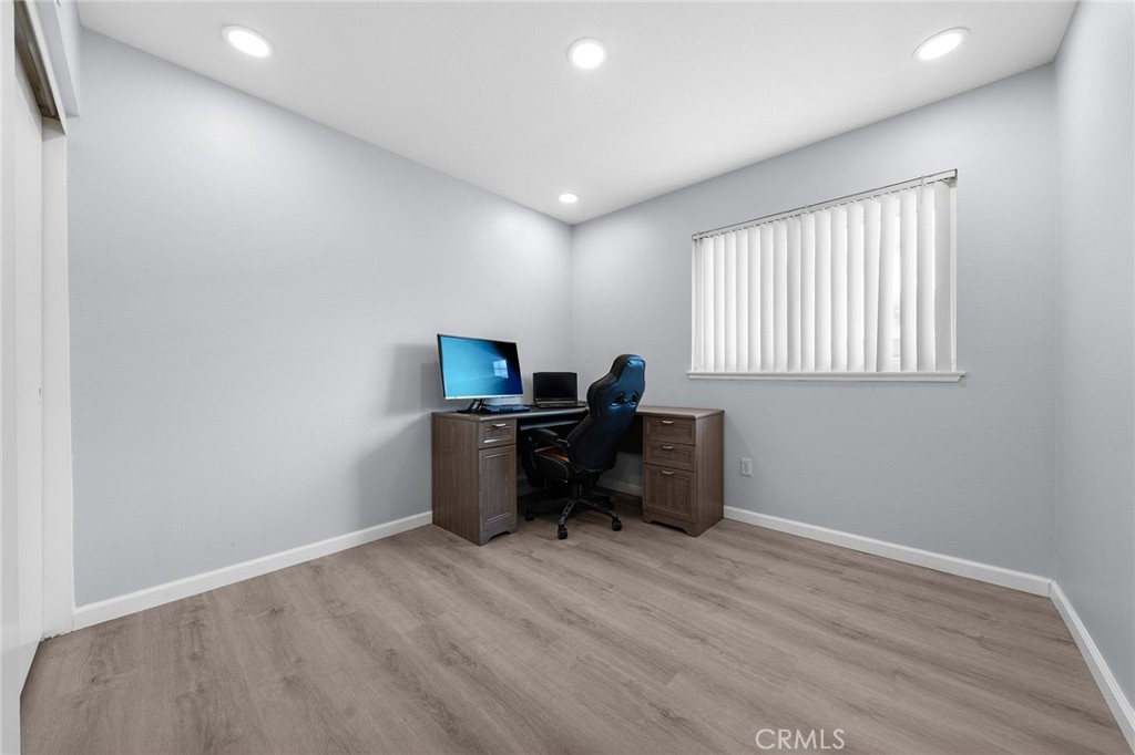 2718 S Sandpiper Avenue