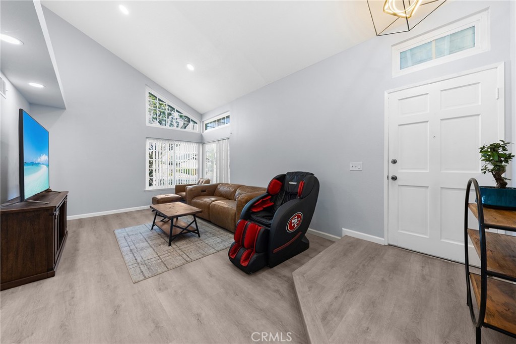 2718 S Sandpiper Avenue