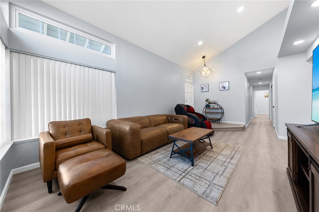 2718 S Sandpiper Avenue