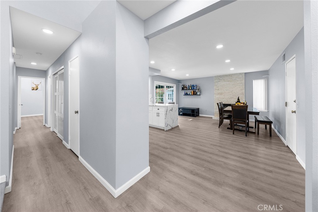 2718 S Sandpiper Avenue