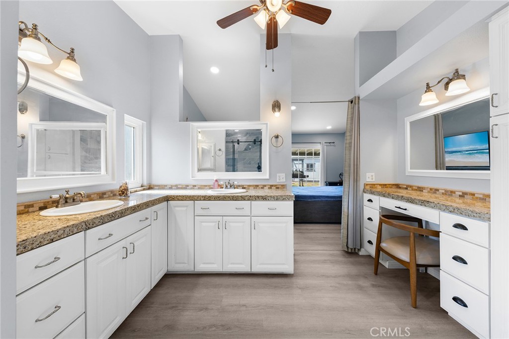 2718 S Sandpiper Avenue