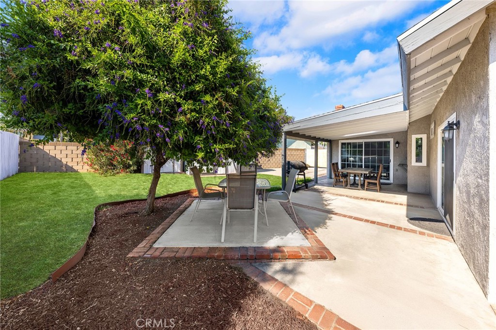 2718 S Sandpiper Avenue