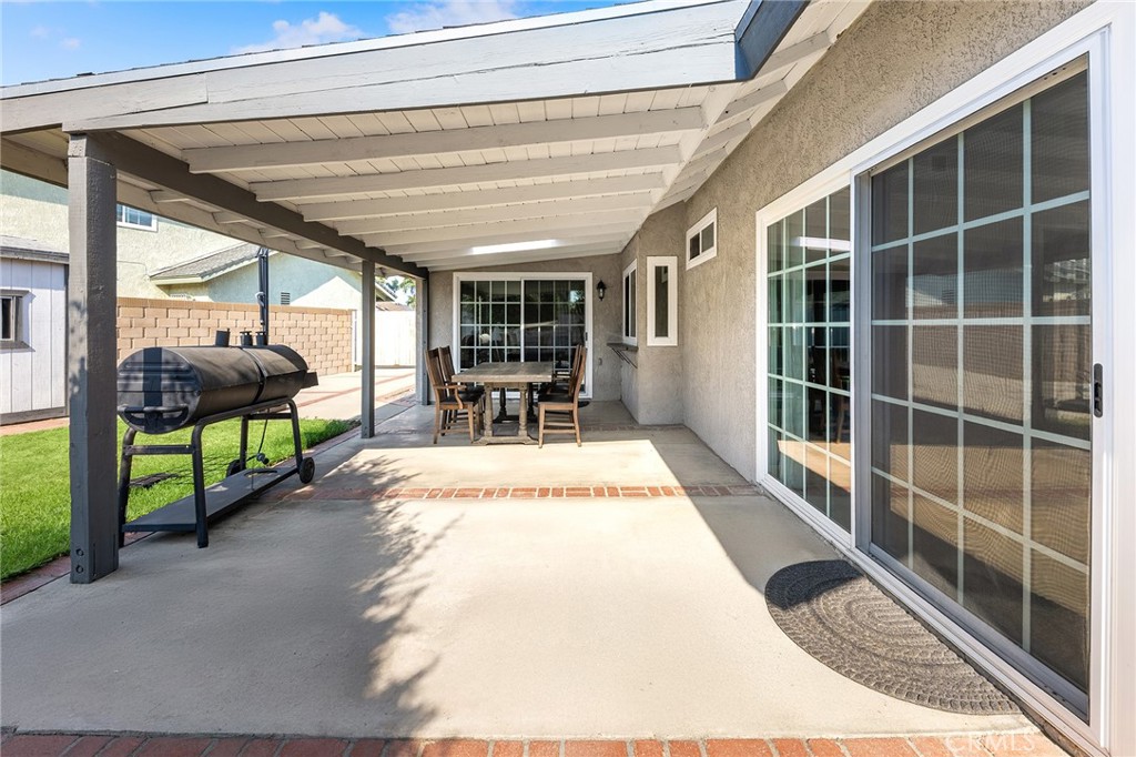 2718 S Sandpiper Avenue