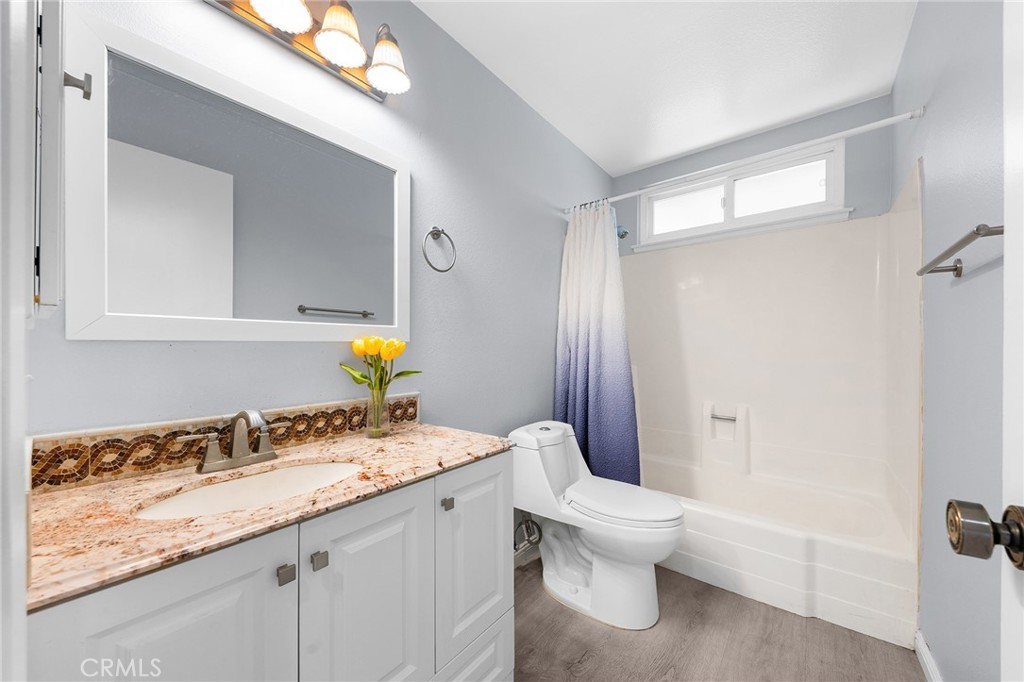 2718 S Sandpiper Avenue