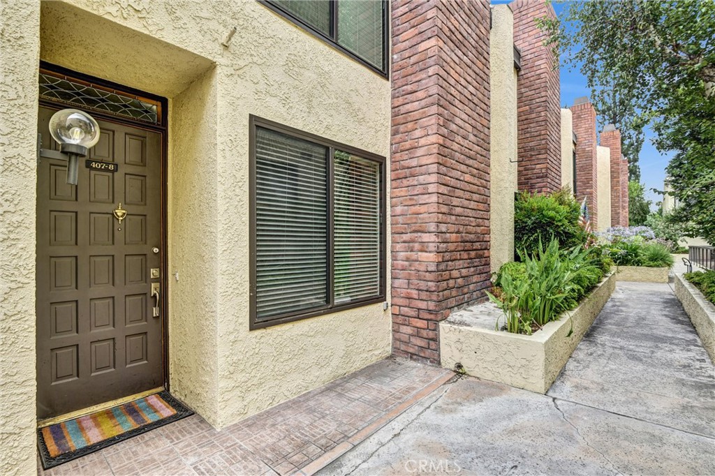 407 W Duarte Road 8