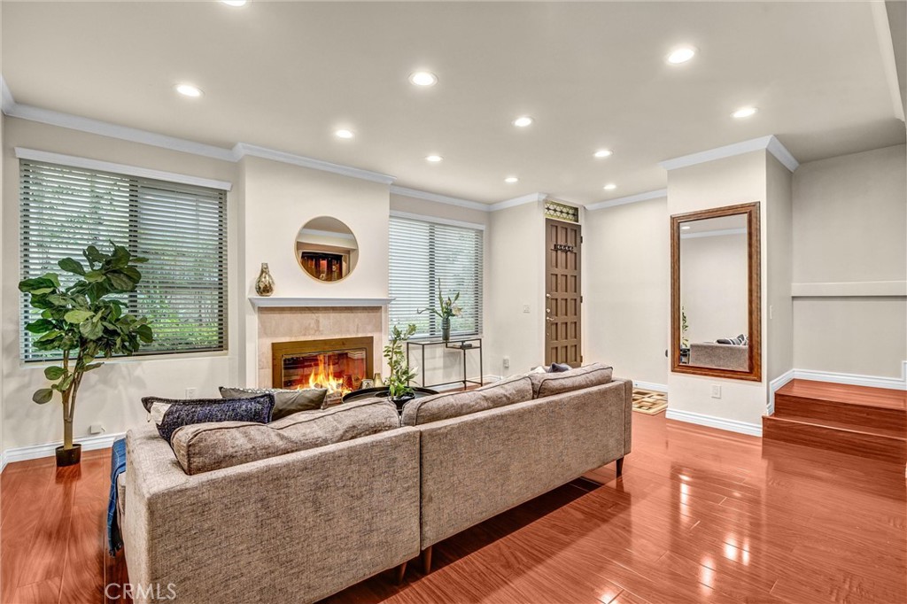 407 W Duarte Road 8